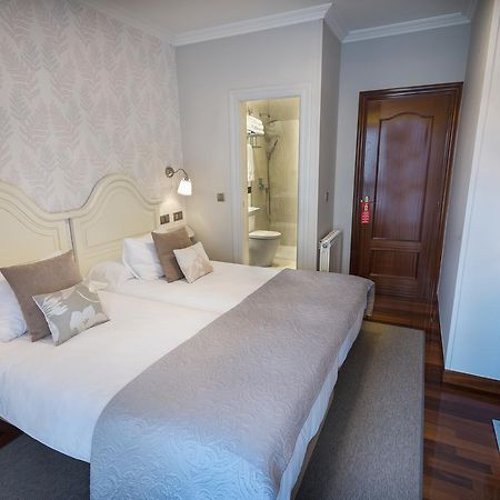 Cuatro Caminos Rooms Torrelavega Esterno foto