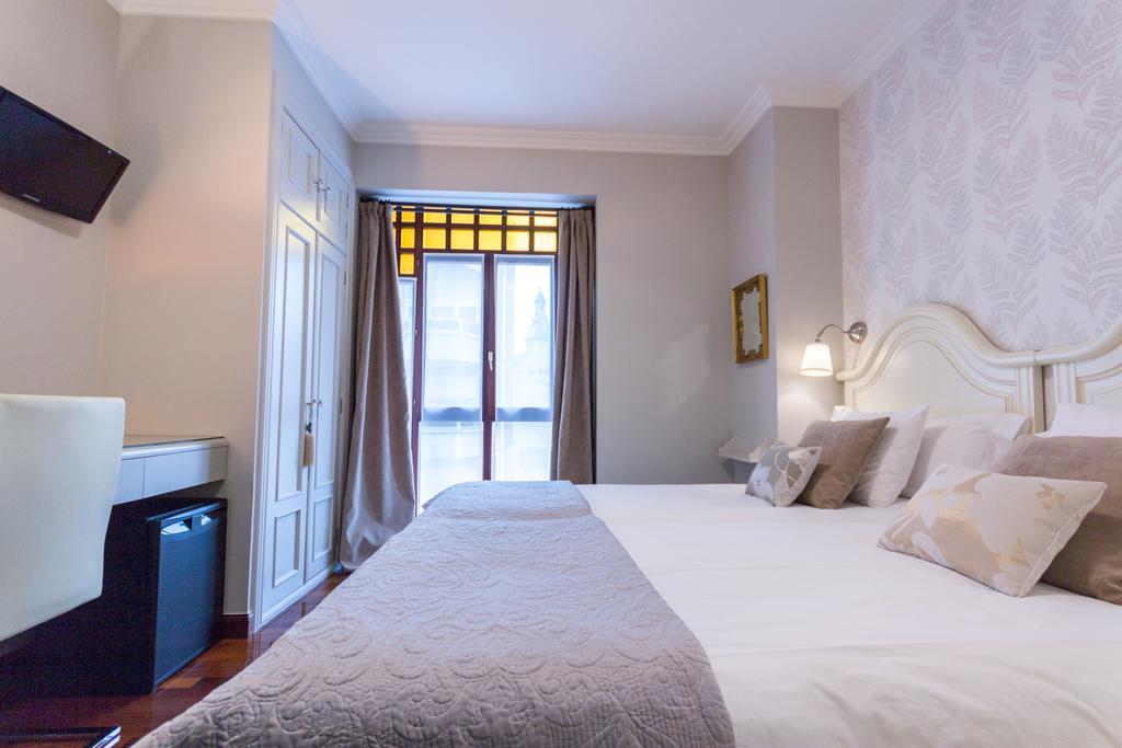 Cuatro Caminos Rooms Torrelavega Esterno foto