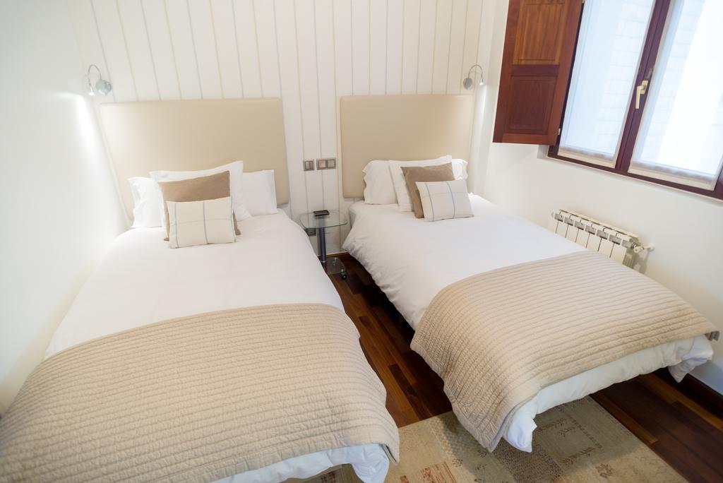 Cuatro Caminos Rooms Torrelavega Esterno foto