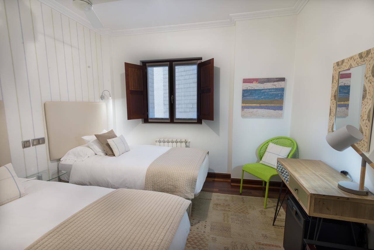 Cuatro Caminos Rooms Torrelavega Esterno foto