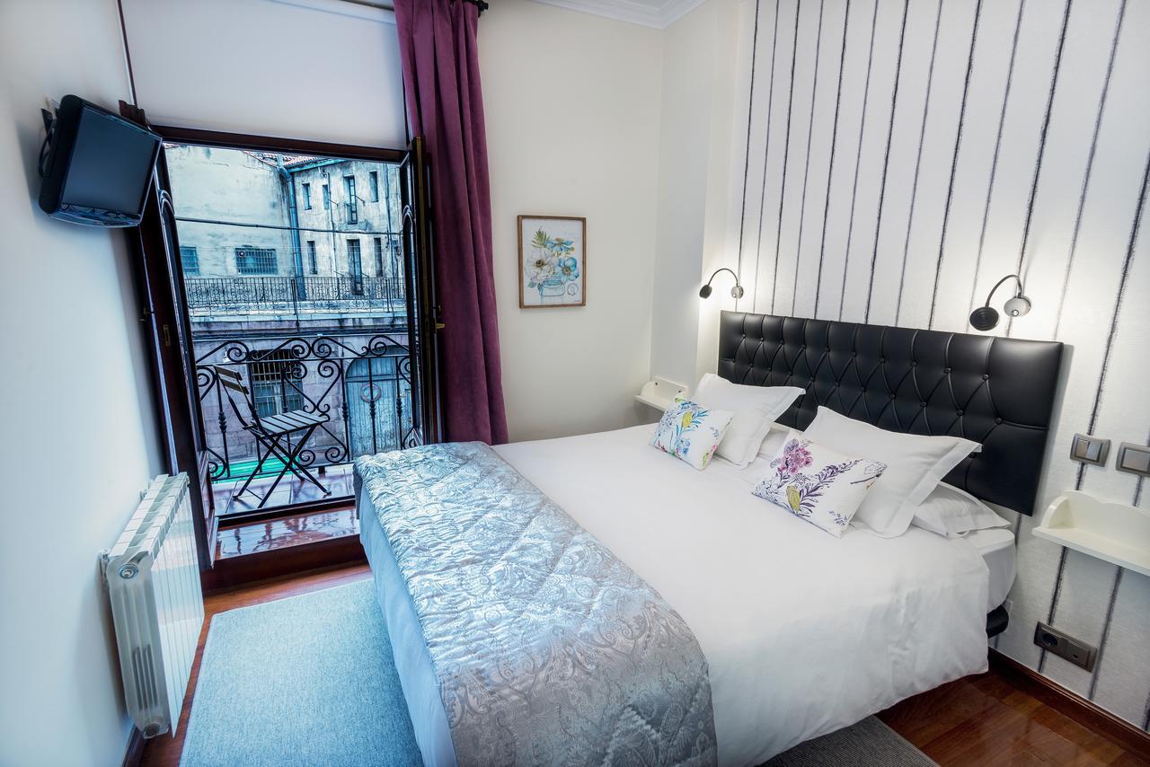 Cuatro Caminos Rooms Torrelavega Esterno foto