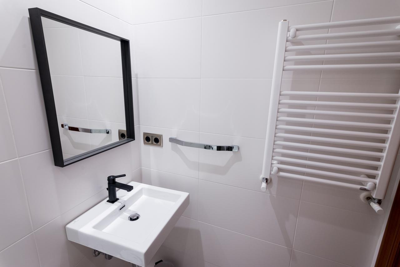 Cuatro Caminos Rooms Torrelavega Esterno foto