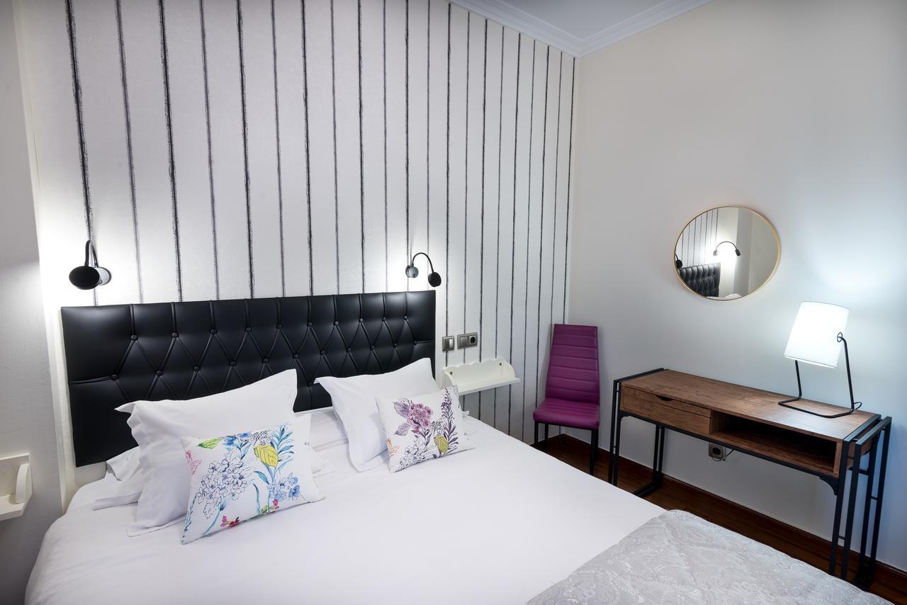Cuatro Caminos Rooms Torrelavega Esterno foto