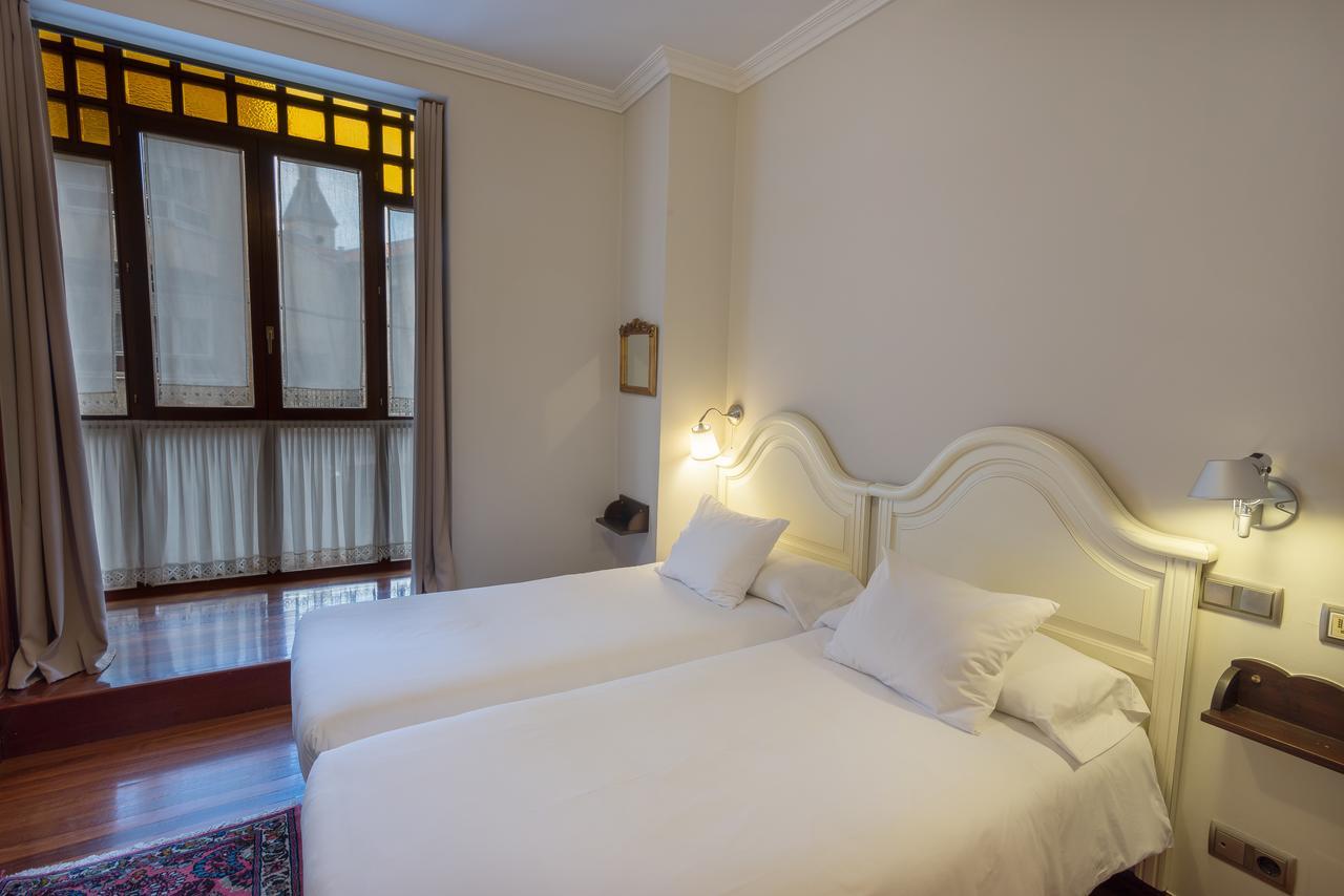 Cuatro Caminos Rooms Torrelavega Esterno foto