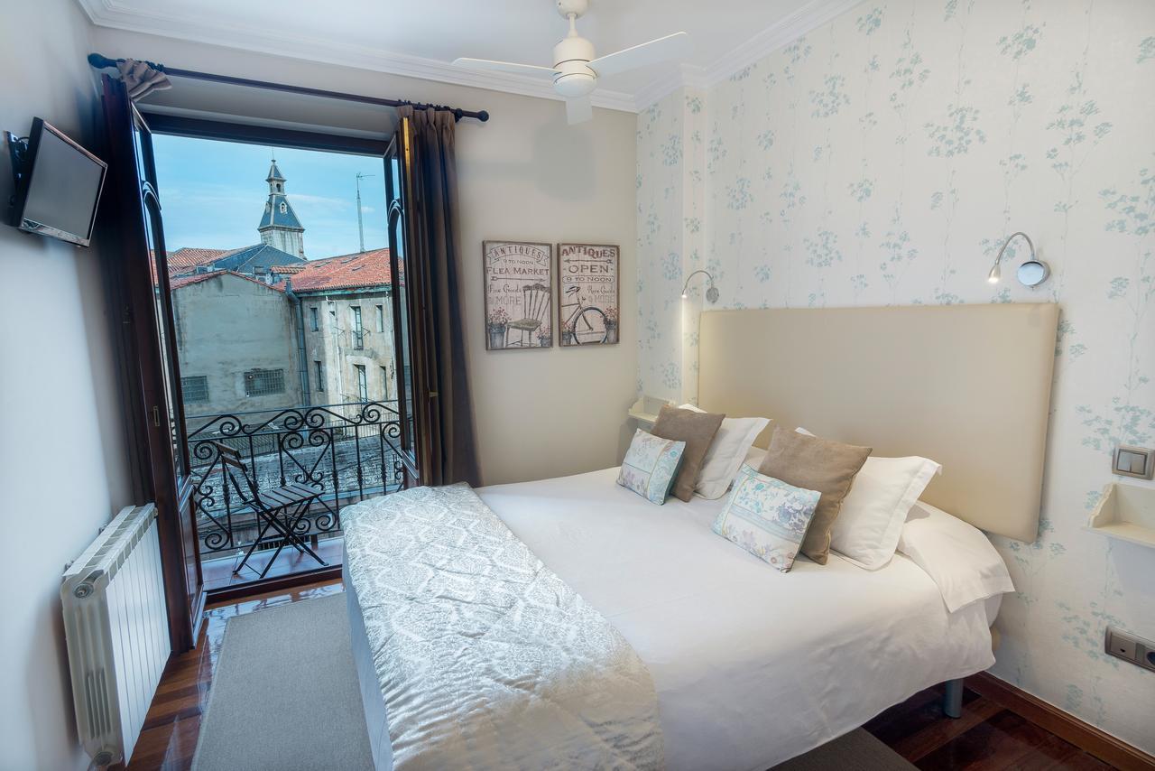 Cuatro Caminos Rooms Torrelavega Esterno foto
